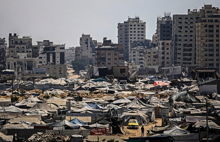 Britanija odgovorila Izraelu: Ne nagrađujemo Hamas, nego pomažemo Palestincima