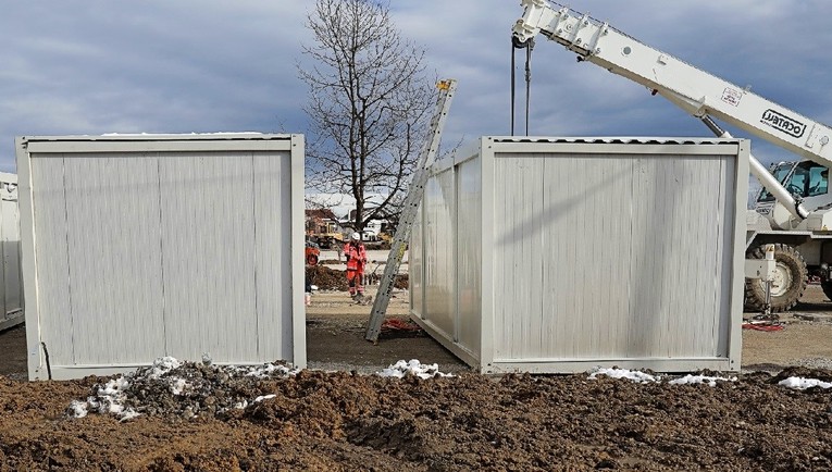 Na petrinjskom Sajmištu se postavljaju prvi kontejneri