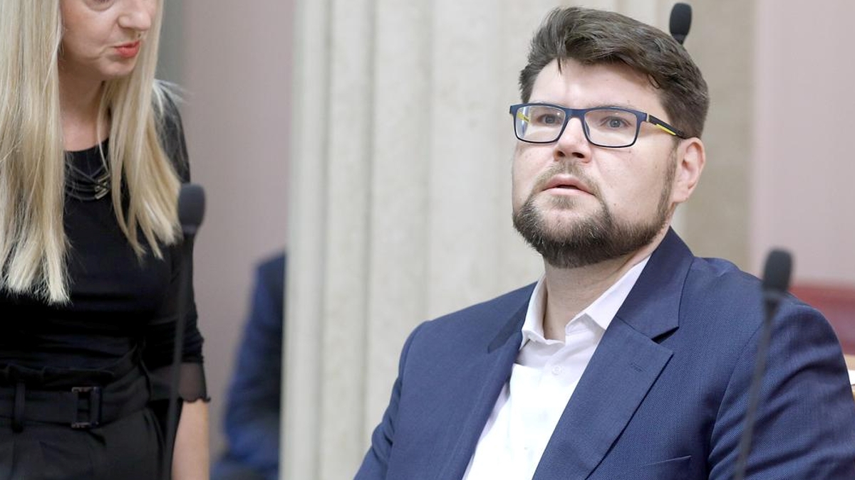 Grbin: Jedan HDZ-ov ministar je nosio torbe pune novca, drugog već istražuje OLAF