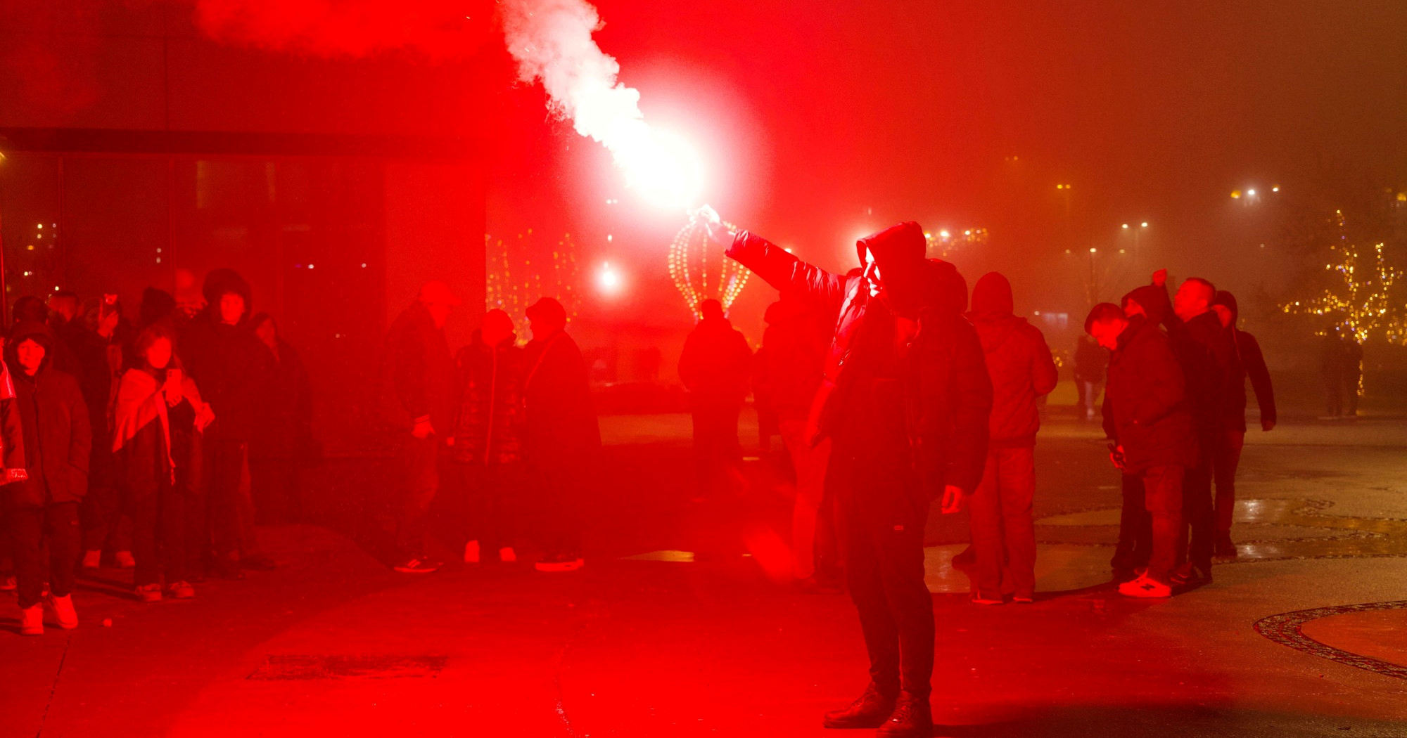 VIDEO Pogledajte kako se fanovi ispred Arene Zagreb zagrijavaju za Thompsonov koncert
