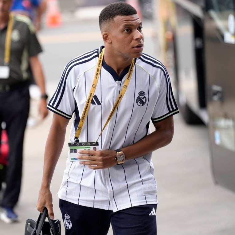 Mbappe od PSG-a traži 240 milijuna eura. PSG od njega 180