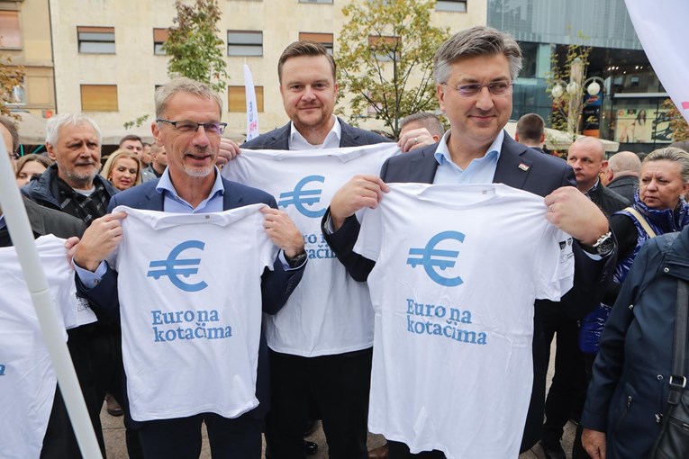 Kampanja od 24 milijuna kuna: Plenković u Zagrebu pozira s majicom "Euro na kotačima"