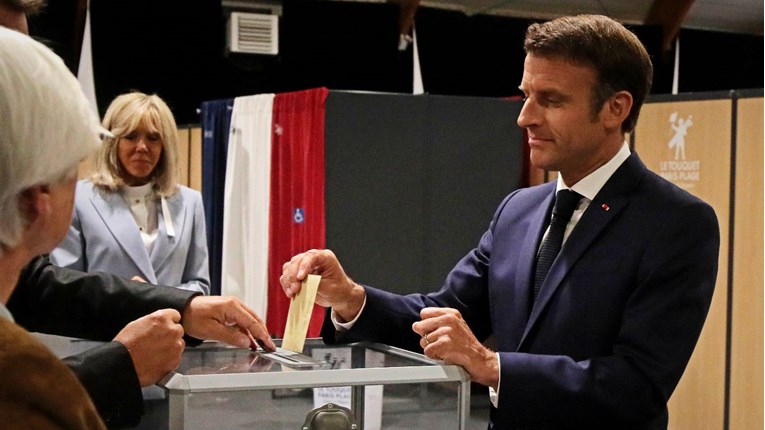 Macron gubi apsolutnu većinu u parlamentu, pokazuju izlazne ankete