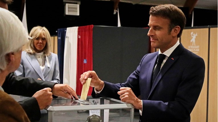 Macron gubi apsolutnu većinu u parlamentu, pokazuju izlazne ankete