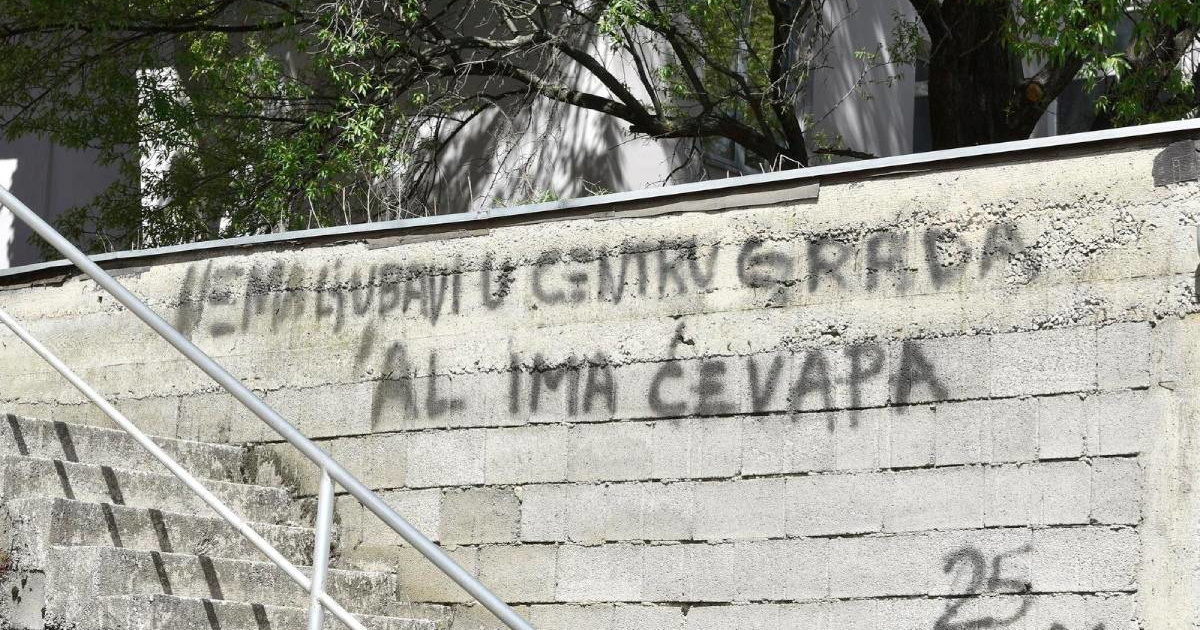 U centru Knina osvanuo grafit koji je nasmijao prolaznike