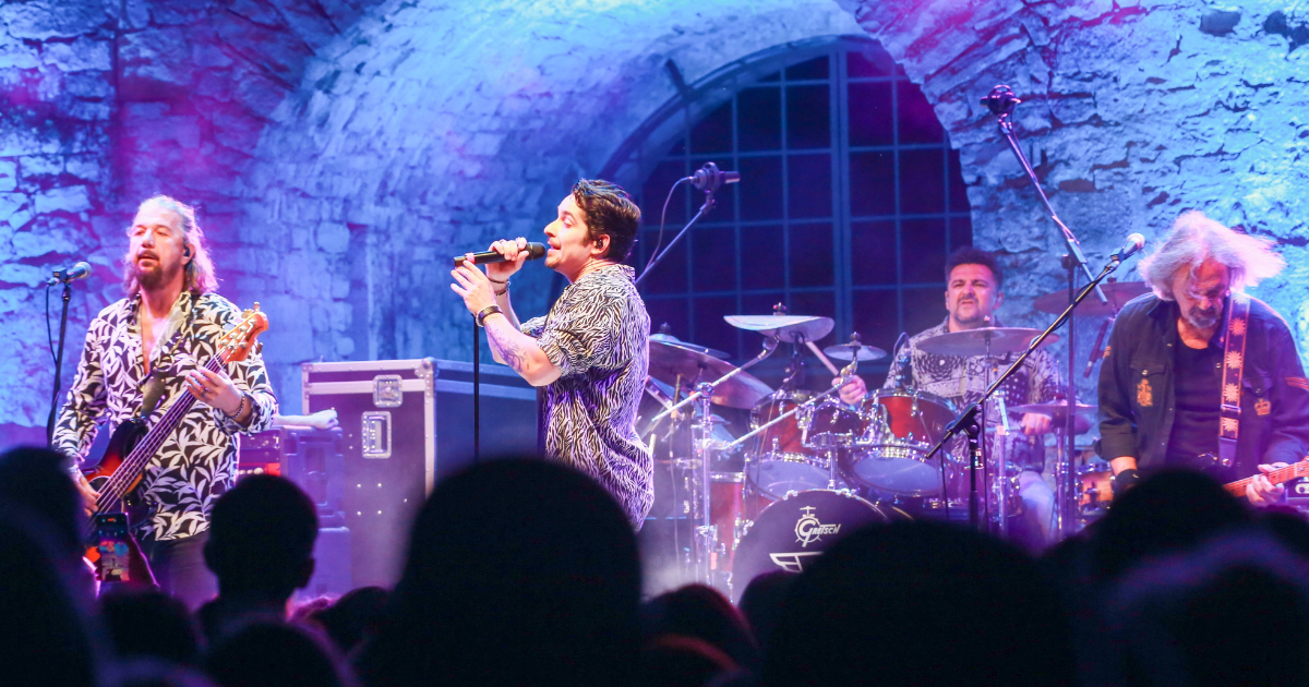 Parni valjak s novim pjevačem nastupio u Puli, okupila se mnogobrojna publika