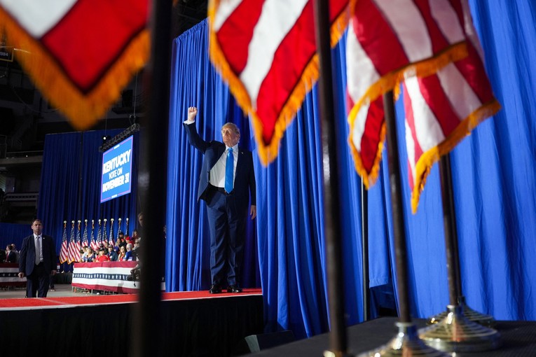 Trump u predizbornoj ofenzivi: "Pretvarajte se, molim vas, da sam ja na listiću"