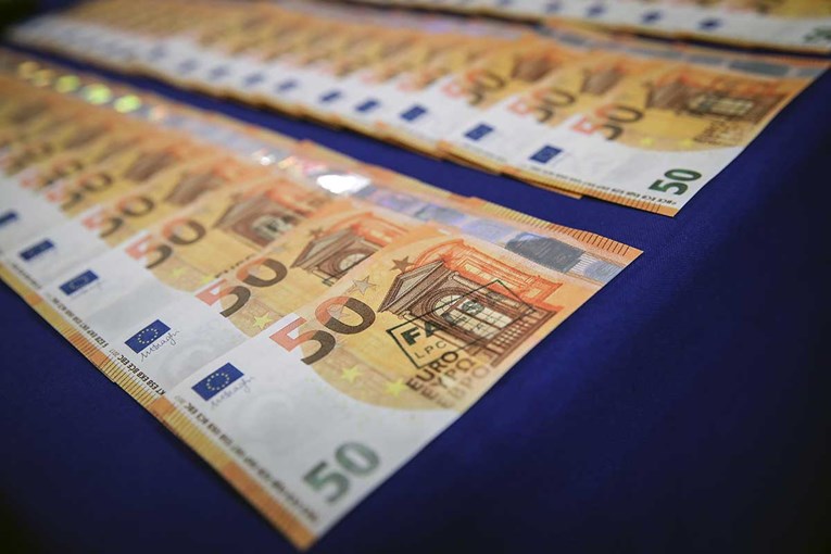 Euro na najvišim razinama od sredine ožujka, dolar oslabio