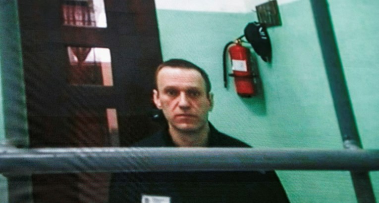 Navalni: Već 100 dana mi ispred ćelije puštaju isti Putinov govor