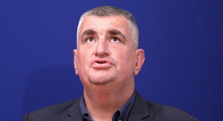 Novi gradonačelnik Miro Bulj preuzeo vlast u Sinju, pročelnici na godišnjem