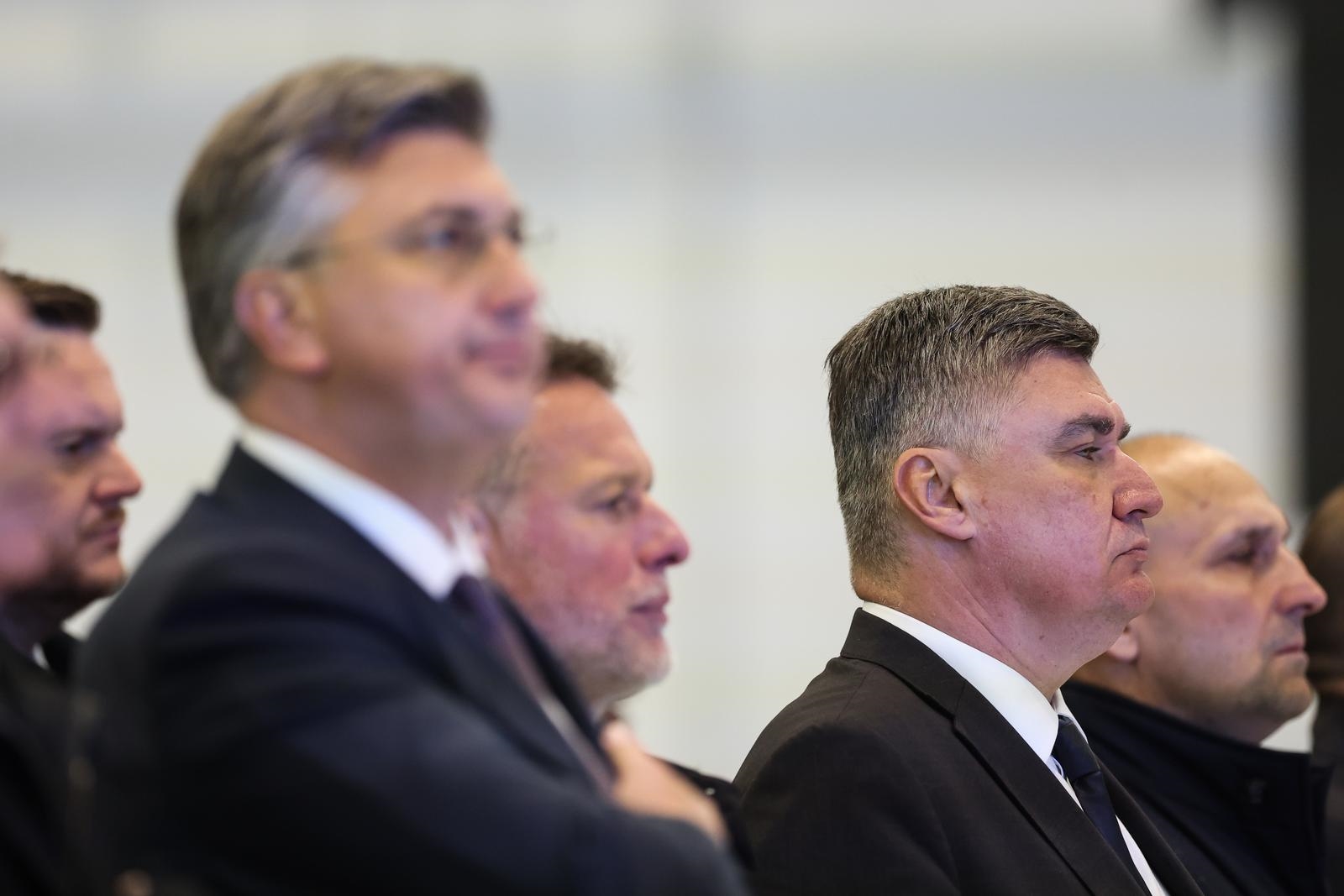 Njonju pitali je li tampon zona između Milanovića i Plenkovića. Ubacio se Milanović