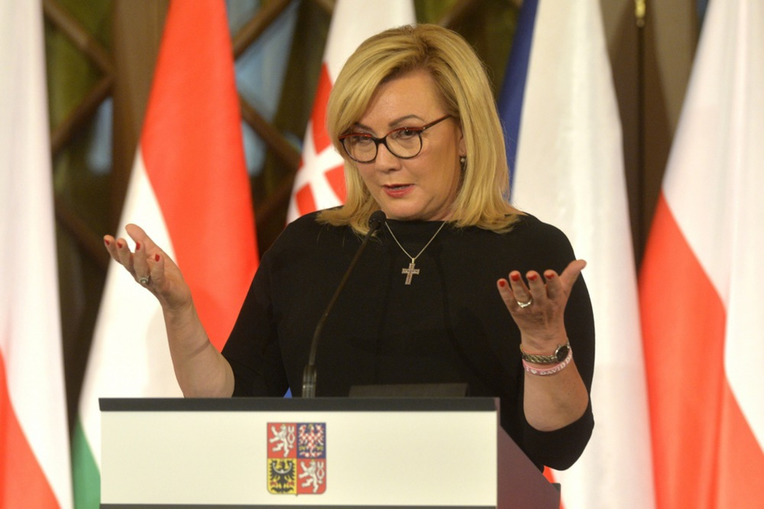 Češka povećava novac za vojsku, ceste i plaće. Deficit će biti golem