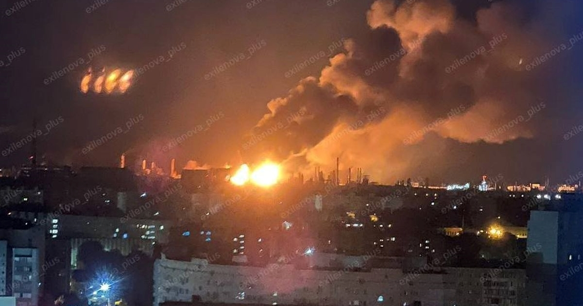 Ostaci ukrajinskih dronova izazvali požar u ruskoj rafineriji, zatvorena je