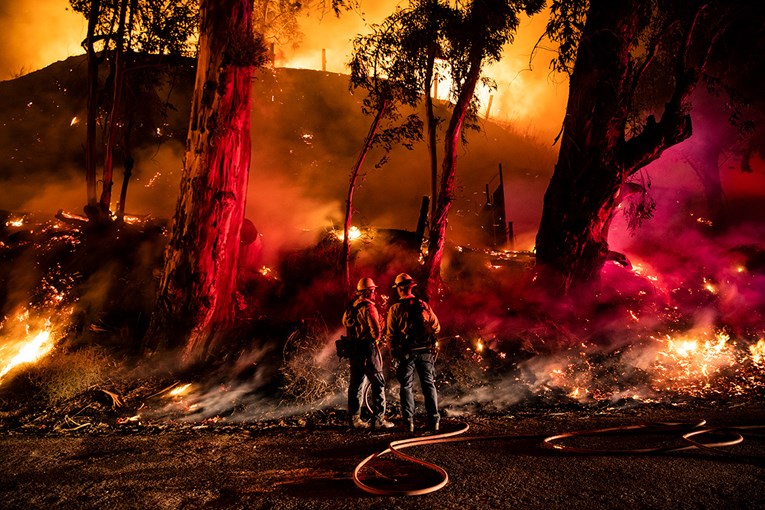 Vatrogasci požare u Kaliforniji stavljaju pod kontrolu, ali stanje je još opasno