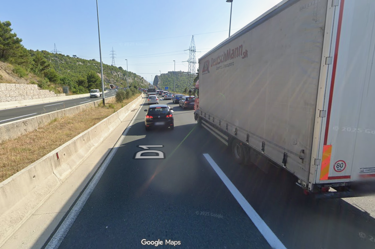 Motociklist ozlijeđen u nesreći na cesti Solin–Dugopolje, promet usporen