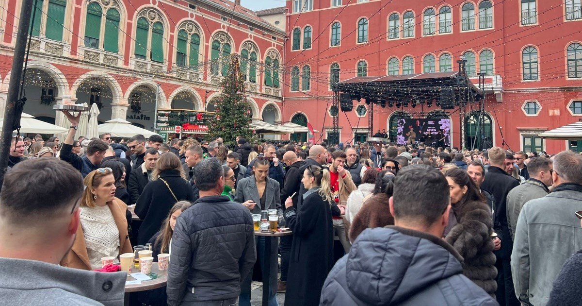VIDEO Pogledajte atmosferu u Splitu na Badnjak