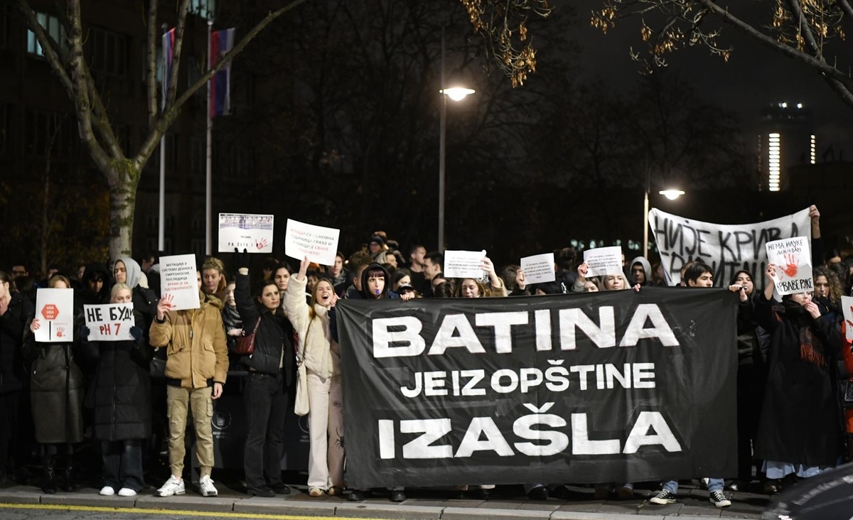 Srbija u novu godinu ulazi u ozbiljnoj krizi. Stisak protiv Vučića sve je jači
