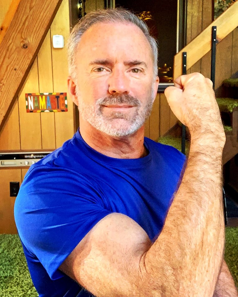 Tip (63) se požalio: Moje fotke su toliko neodoljive ženama da ih koriste prevaranti