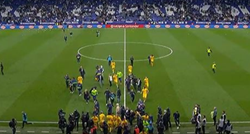 VIDEO Igrači Barce slavili titulu pa bježali pred navijačima koji su upali u teren