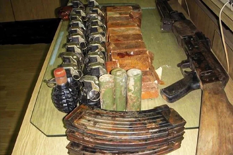 U Bjelovaru policiji predao hrpu bombi i eksploziva