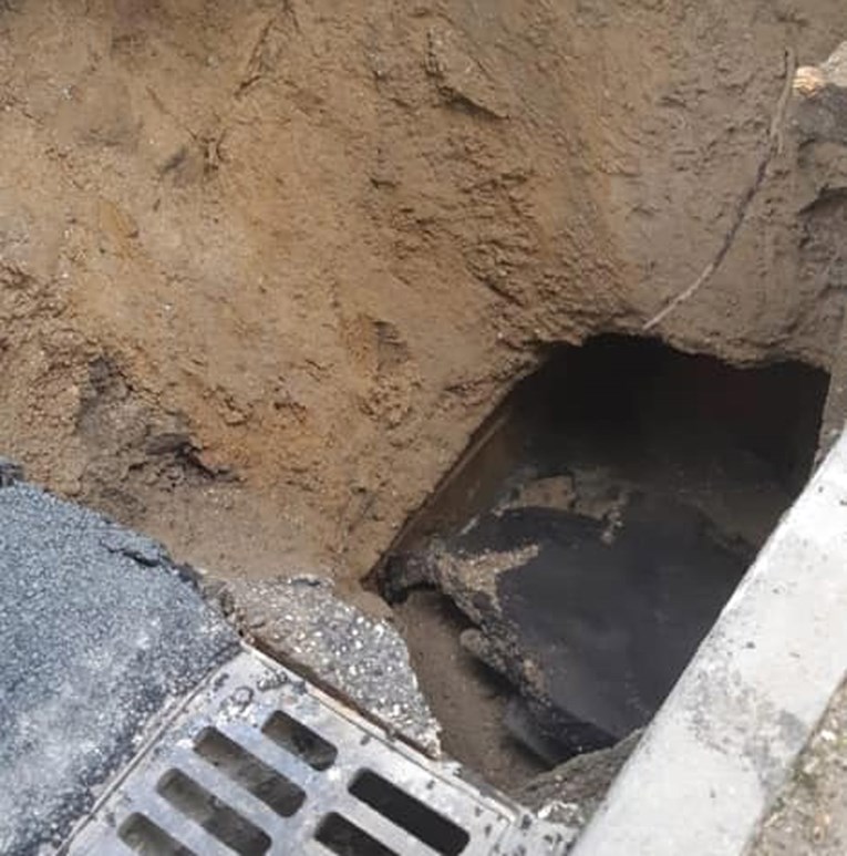 Otvorila se rupa duboka 5 metara na zagrebačkoj Bukovačkoj cesti
