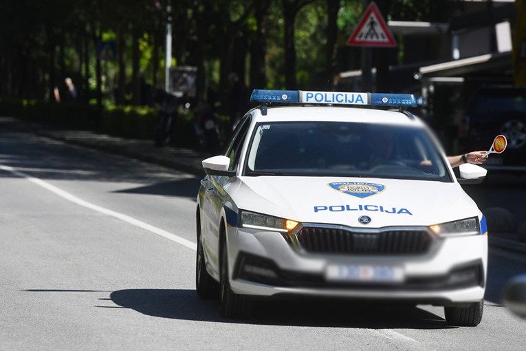 Policajci u fušu zaustavljali aute da bi uzimali mito pa naletjeli na šefove Uskoka