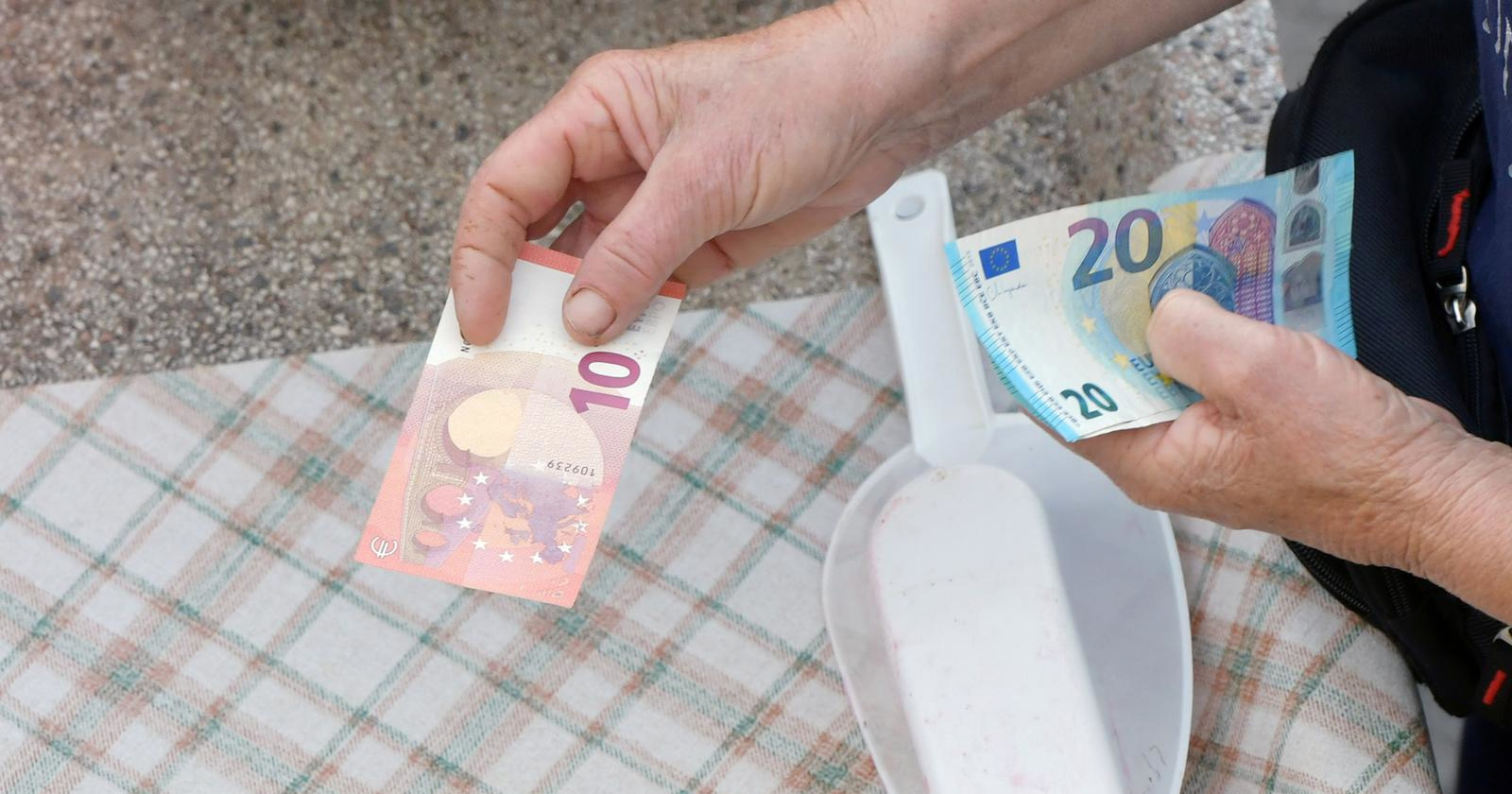 Miloš: Ljudi za isti iznos mogu mogu kupiti manje. To nije zamrzavanje, to je pad