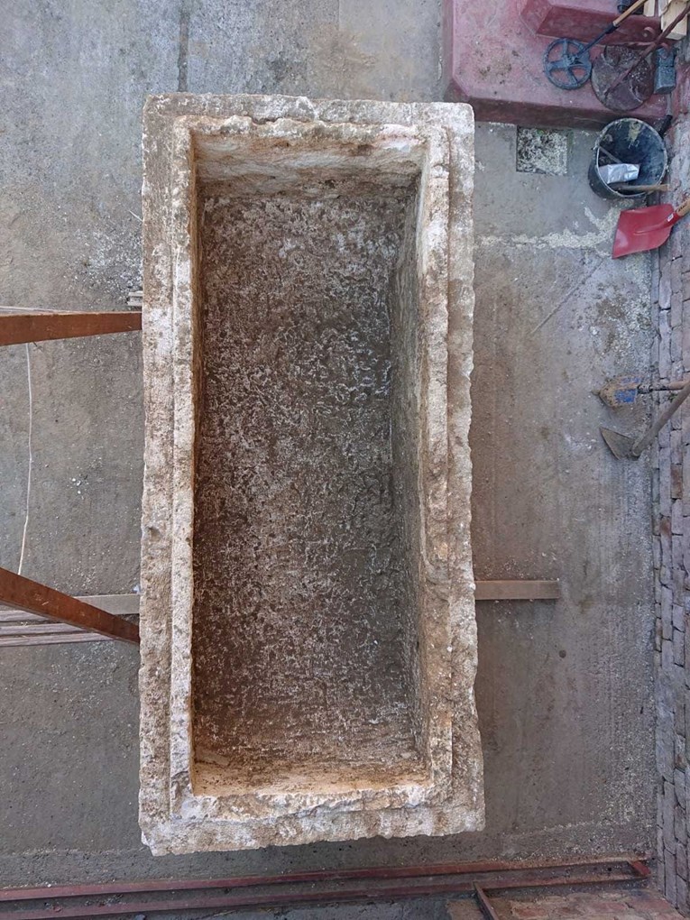 Rimski sarkofag u Vinkovcima 9174d00c-31ce-40e2-898f-d98f4208caee