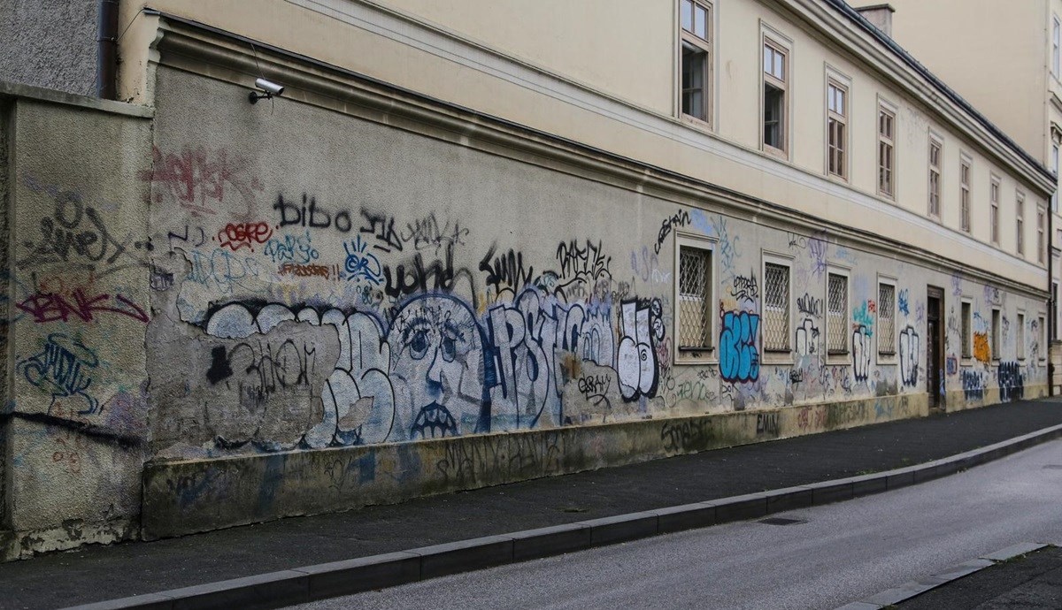 U Zagrebu počelo masovno uklanjanje grafita