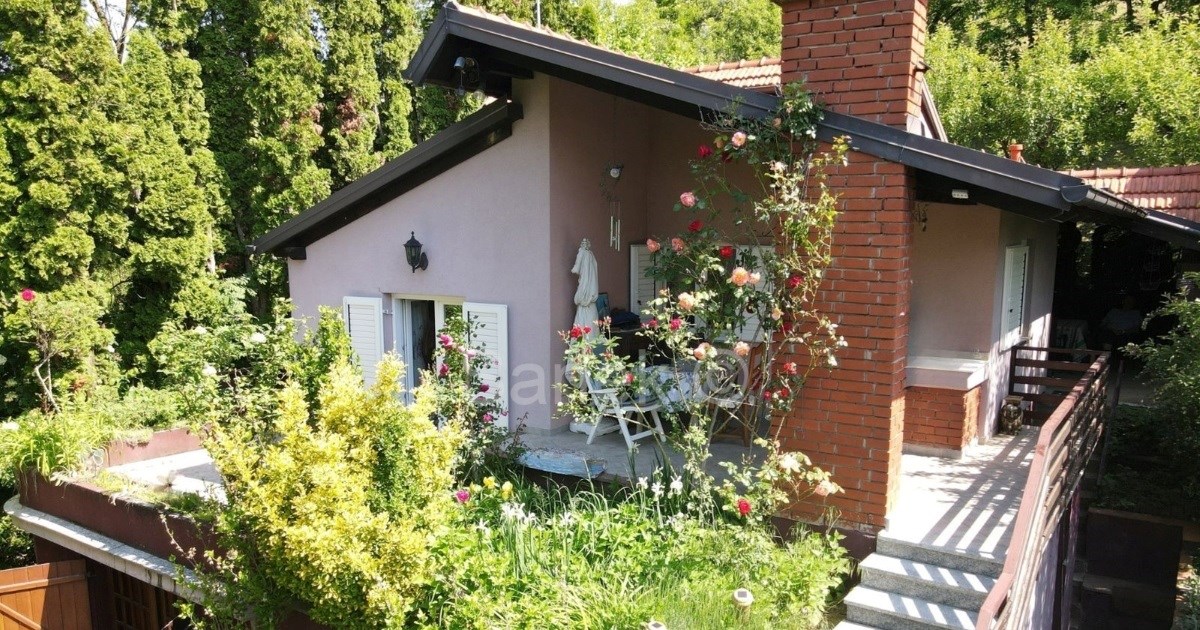 Kuća u blizini Zagreba s velikom okućnicom prodaje se za 180.000 €. Evo fotki