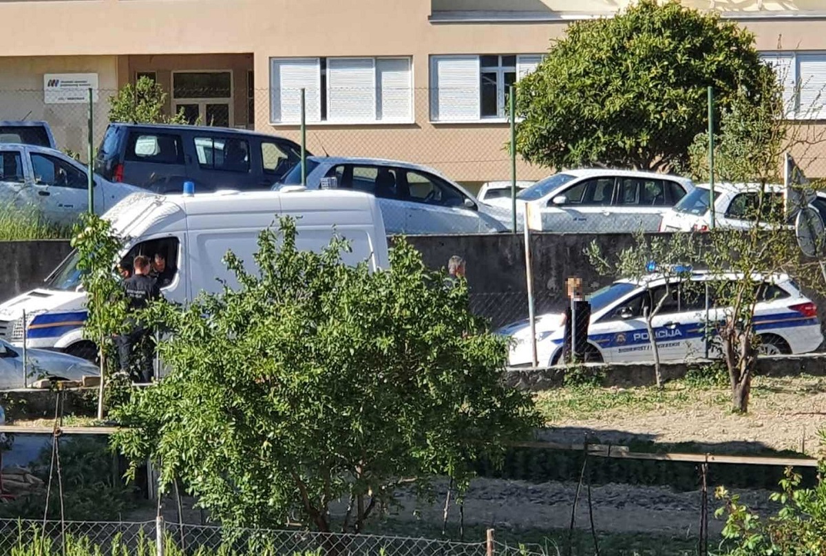 Potjera po cijelom Splitu. Muškarac s tjeralice oborio policajca, bježao preko zidova