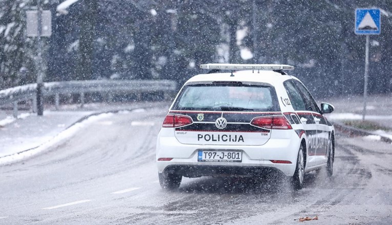 Zbog snježnog nevremena otežan promet u BiH, nema nastave u Kupresu