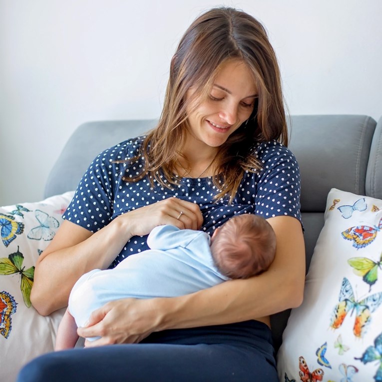 Dojenje i prehrana: Ovih osam namirnica i pića najbolje je ne konzumirati