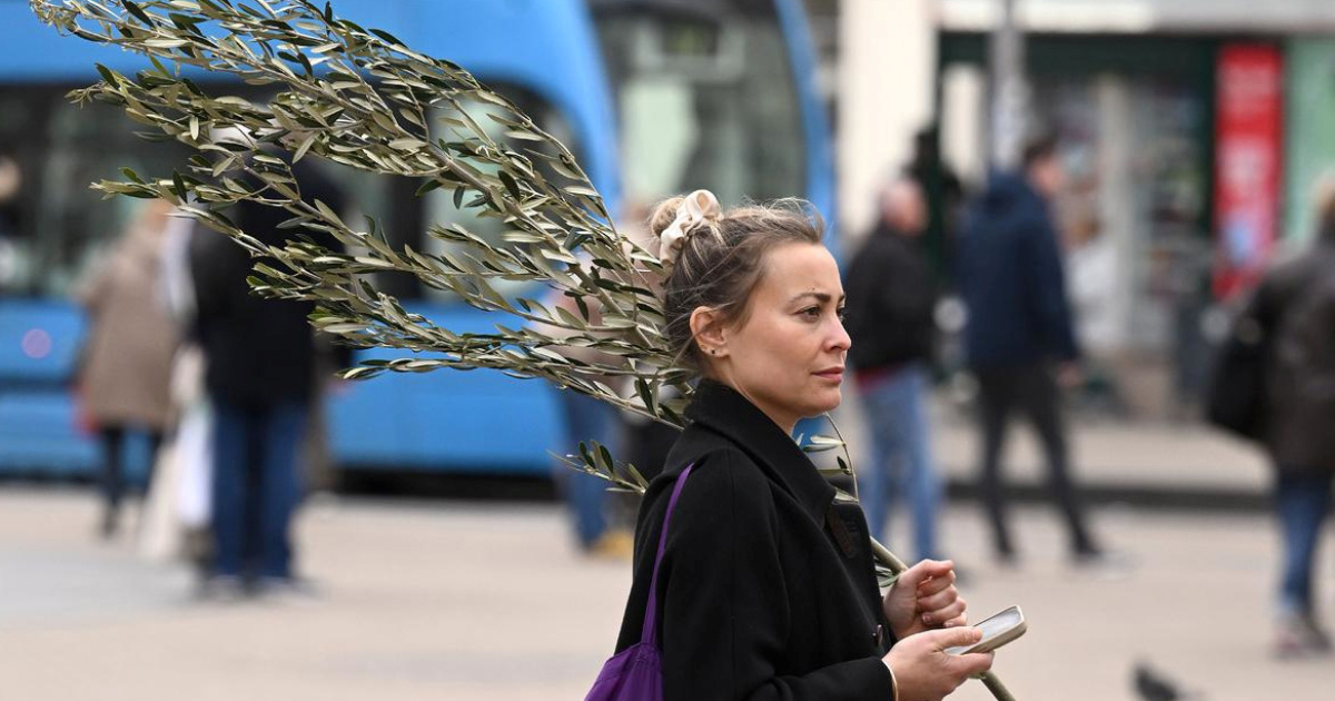 U centru Zagreba uoči Cvjetnice maslinove grančice prodaju se za 2 eura