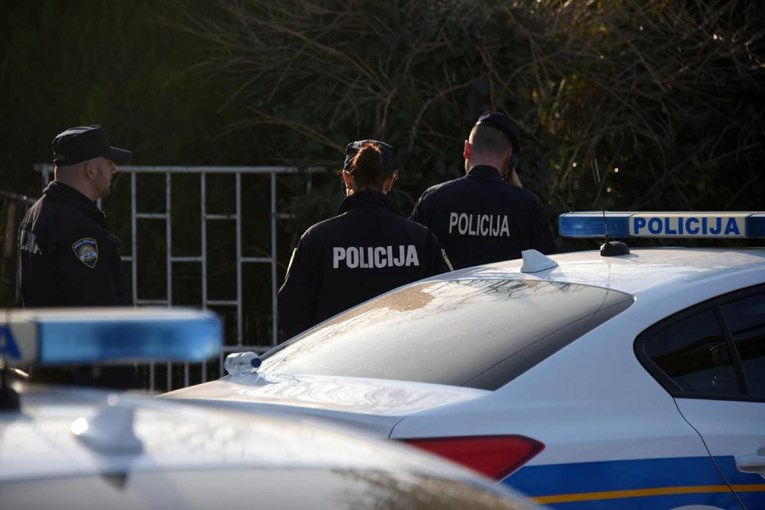 Pijan zaspao za volanom kod Ivanca i sletio s ceste. Ozlijeđena 34-godišnja putnica