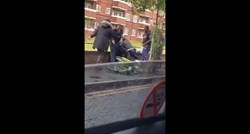 U Londonu napadnuti policajac i policajka, prolaznici se smijali i pozirali za selfie
