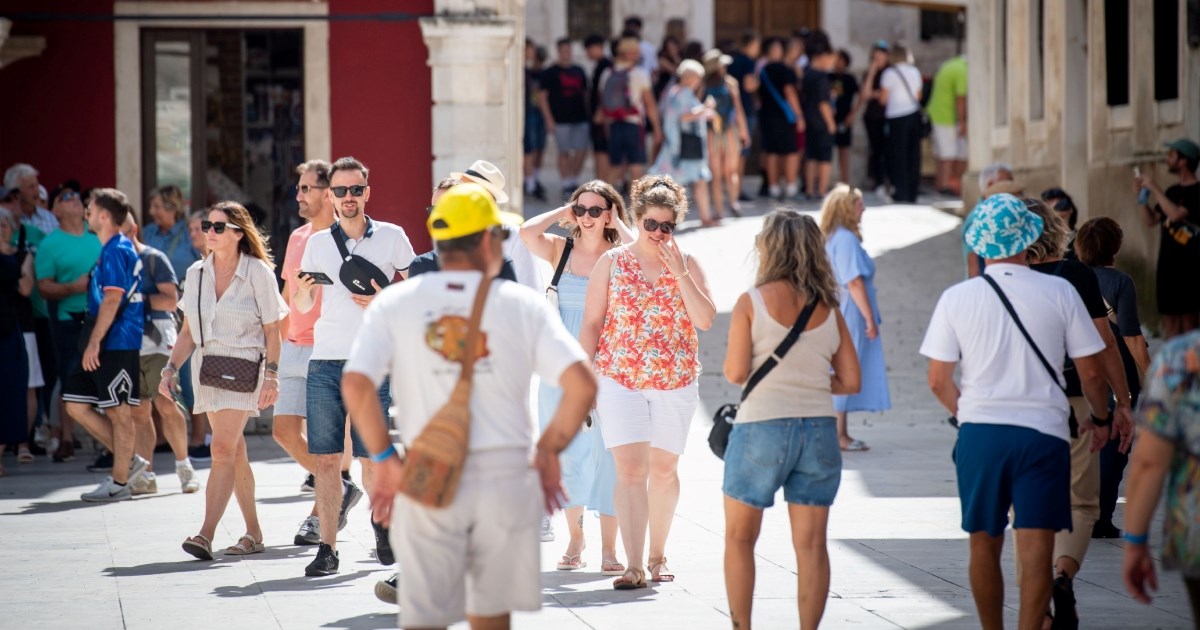 FOTO Šibenik i u rujnu prepun turista