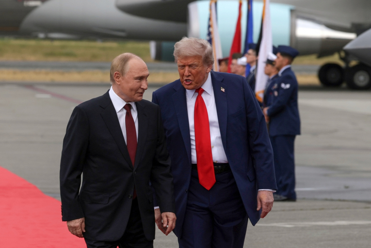 Nakon kritika zbog dogovora s Putinom oglasio se Trump