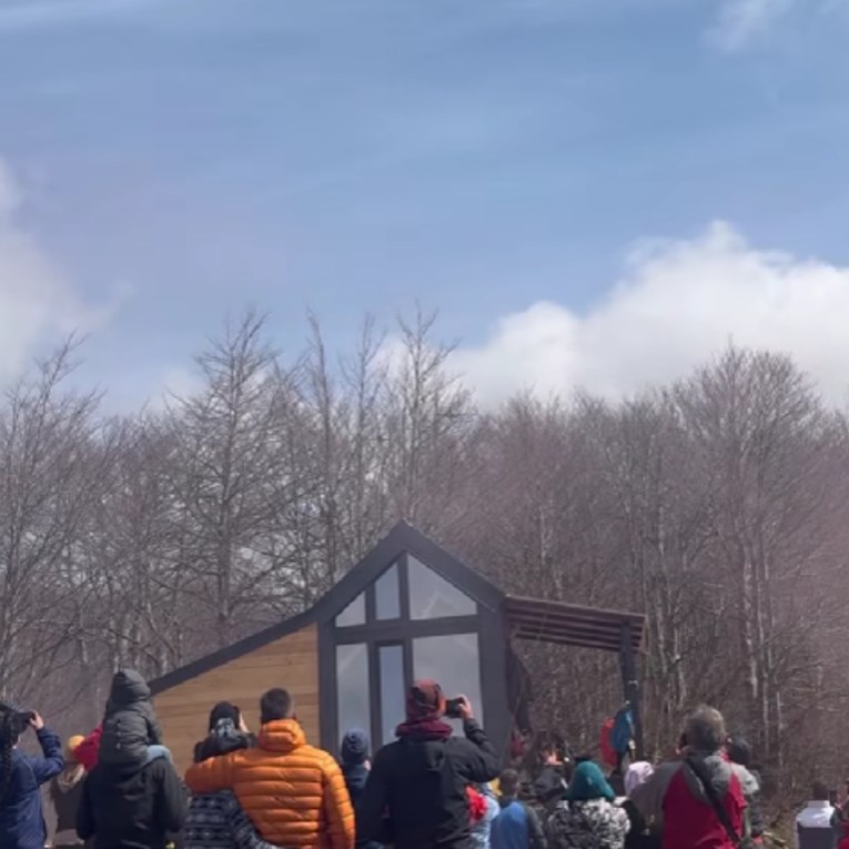 Otvoreno planinarsko sklonište na Velebitu. Nosi ime poginulog pilota Krila Oluje