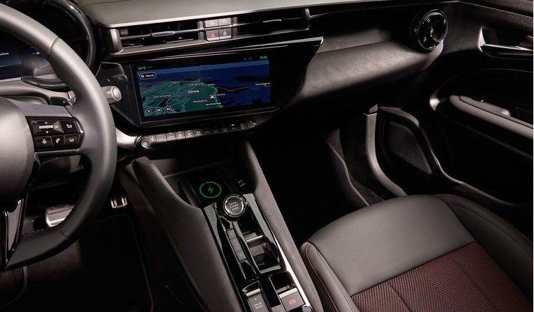 Povratak klasici: Alfa Romeo najavljuje kraj ere velikih ekrana