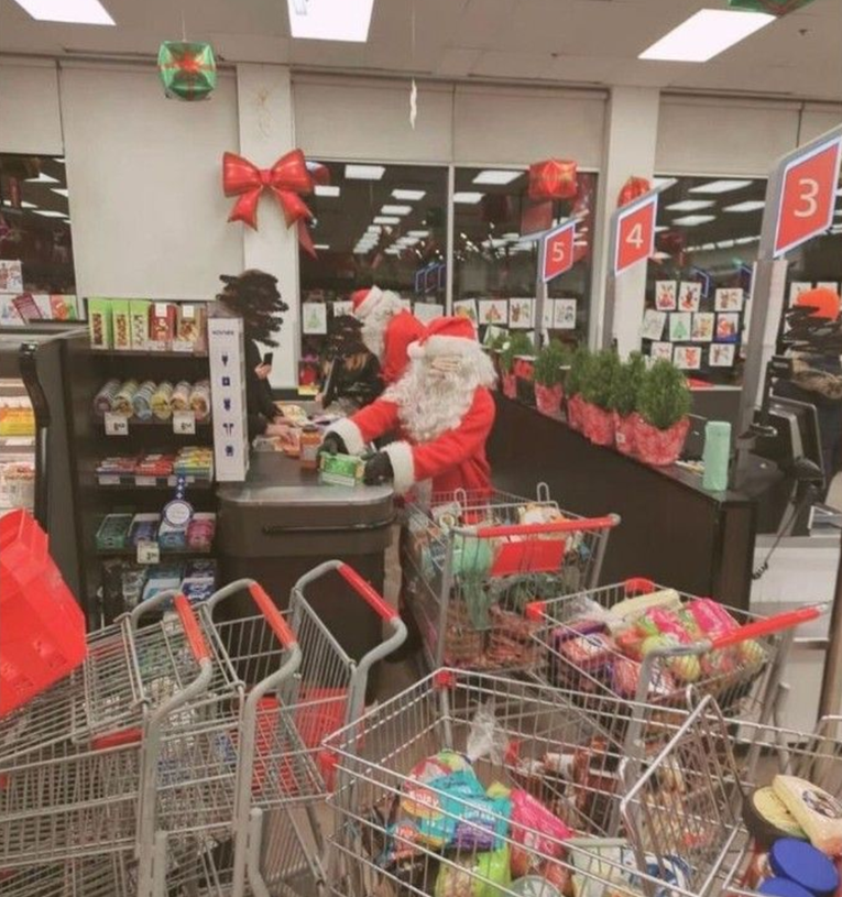 Djedovi Mrazovi i vilenjaci opljačkali dućan u Kanadi. Hranu podijelili siromašnima