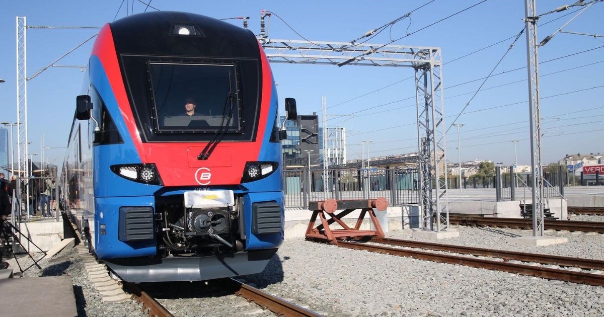 Mladić teško ozlijeđen u Beogradu. Popeo se na vlak, udarila ga struja?