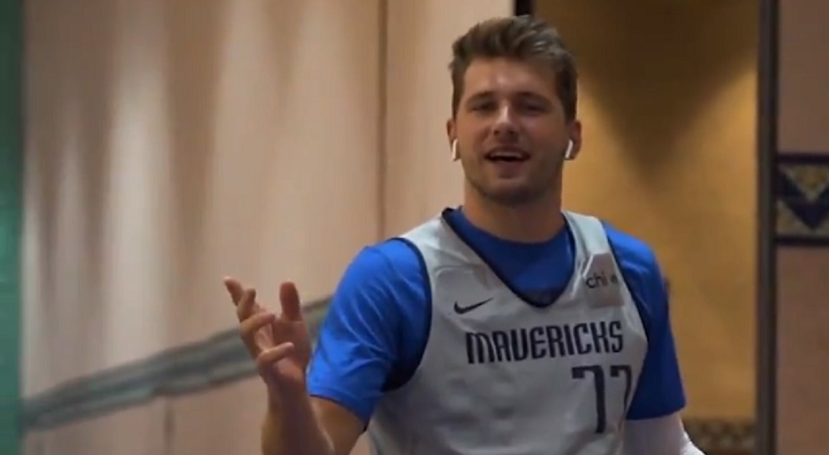 Pogledajte kako se Luka Dončić za veliku pobjedu priprema uz narodnjake