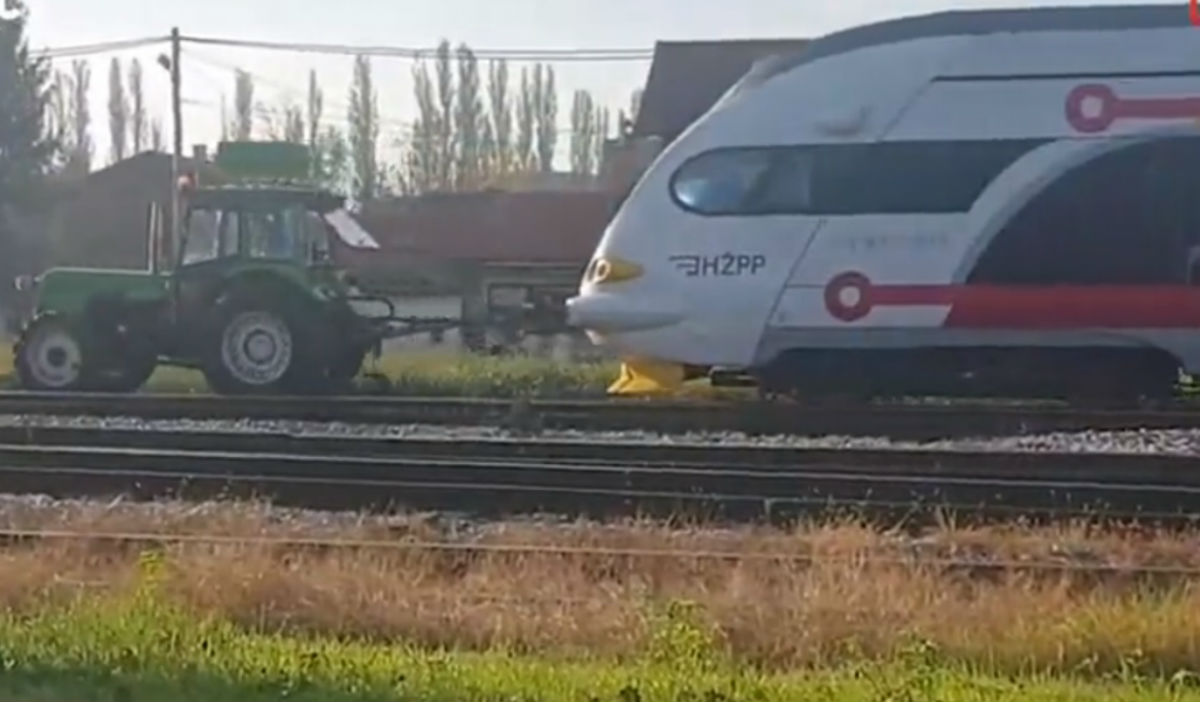 Pitali smo HŽ o traktoru koji vuče vlak