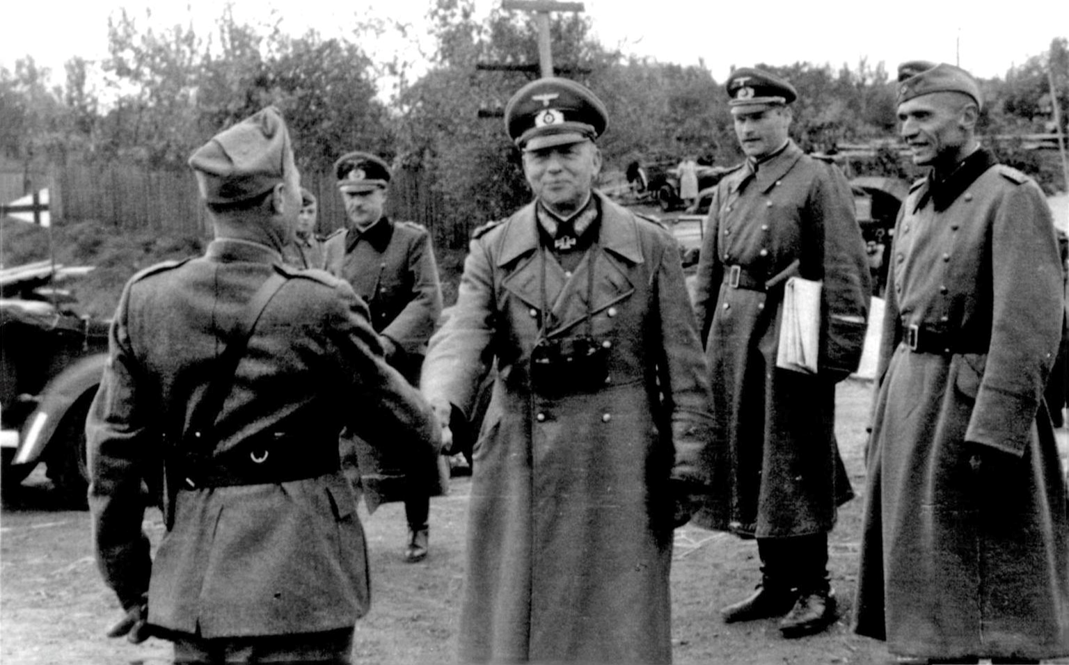 Pregazio je Jugoslaviju, u ratu se sukobio s Hitlerom. Izručen je Jugoslaviji