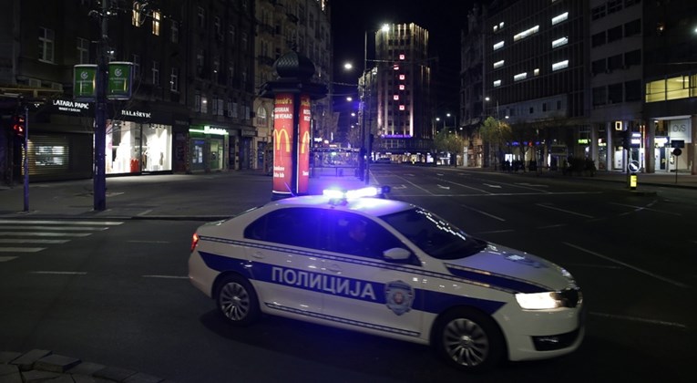 Muškarac u Beogradu pao s trećeg kata kroz okno lifta i poginuo