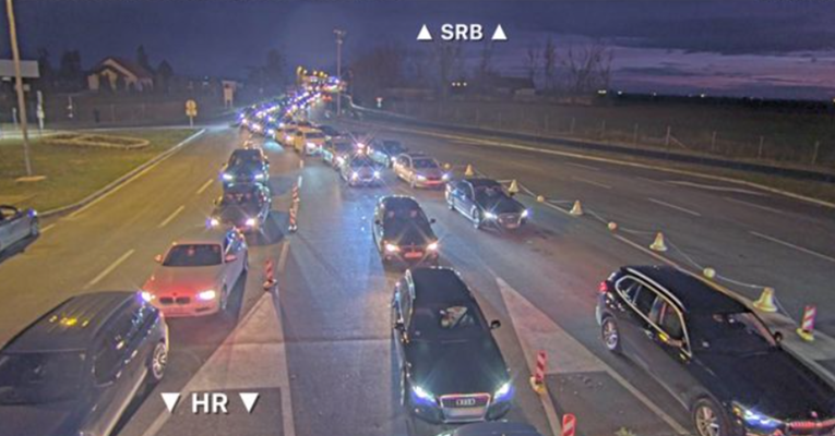 FOTO Zbog novog EU sustava, čekanja na ulazu u Hrvatsku i do četiri sata