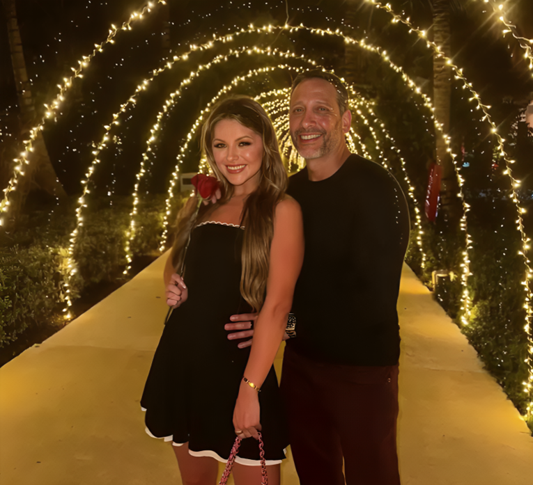 Ona (29) voli bogate, on (55) mlađe: Ne smetaju im kritike