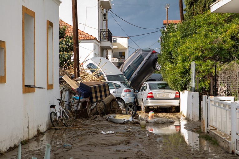 Oluja u Grčkoj, dvoje mrtvih, poplave na Rodosu