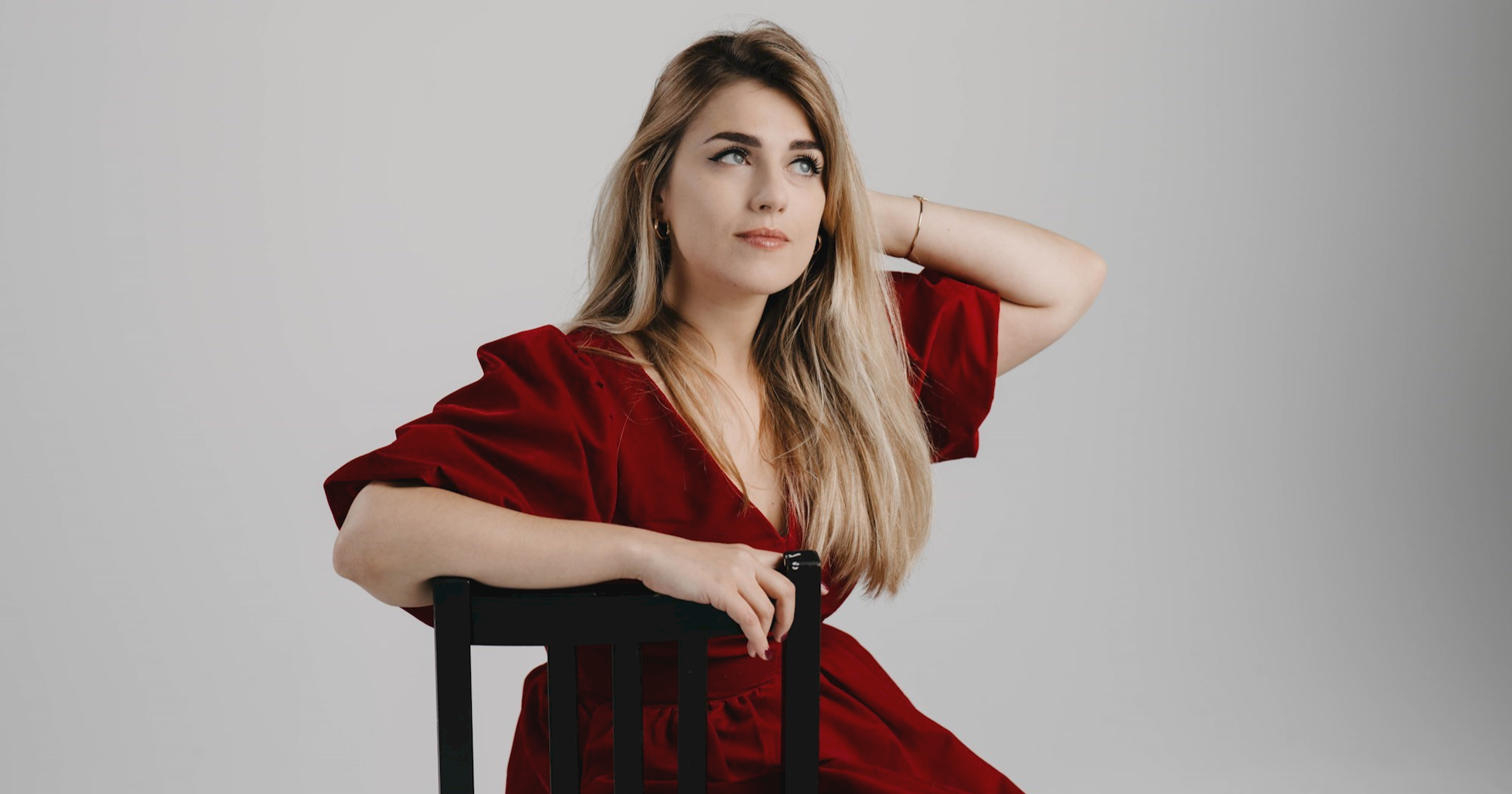 Pjevačica A strane objavila novi singl, pjesmu Niti